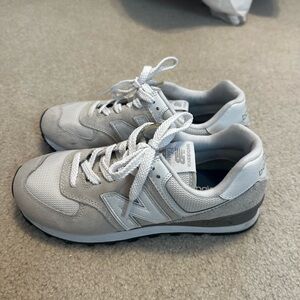 New Balance beige and white low-top sneakers